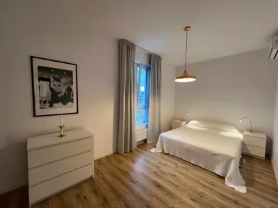 inchiriere apartament Sector 2, București dormitor pat și dulap
